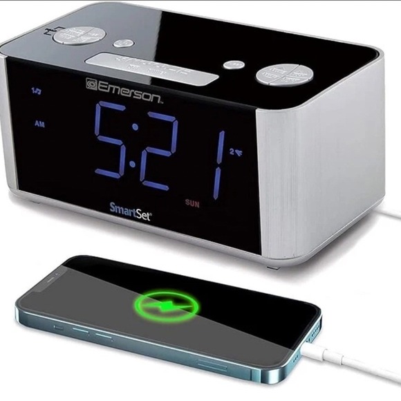 Emerson SmartSet CKS1708 Display Dual Alarm Clock Radio with Digital Tuning NEW - Picture 1 of 12